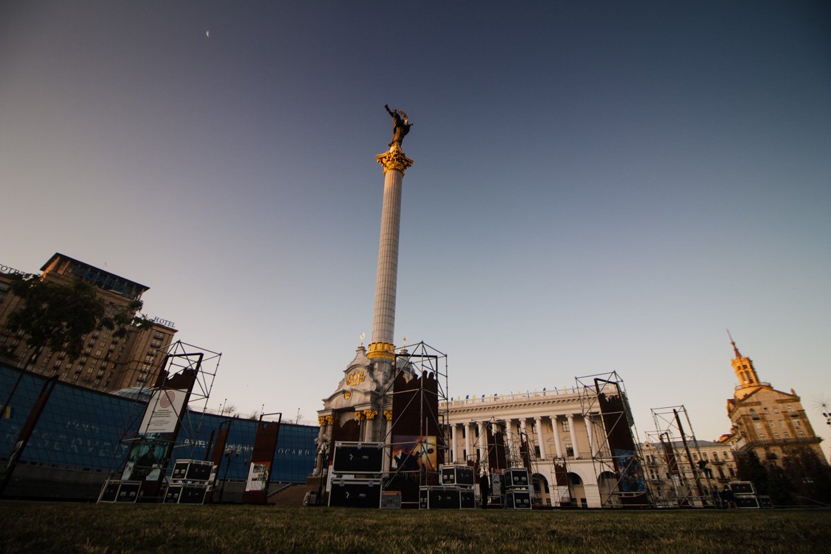 Один из любимых ракурсов для фото в Киеве - Монумент Независимости на фоне волшебного неба