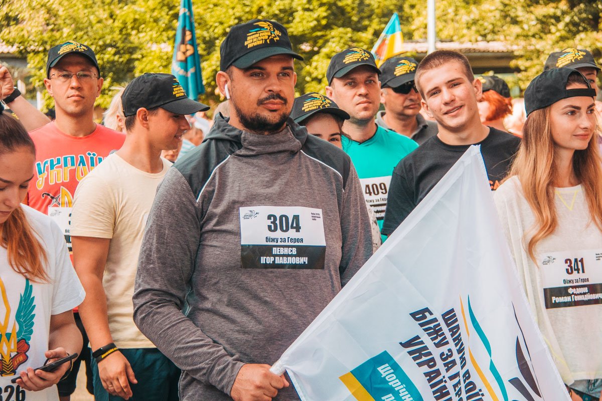 Среди участников можно было увидеть родственников и друзей погибших, их боевых товарищей