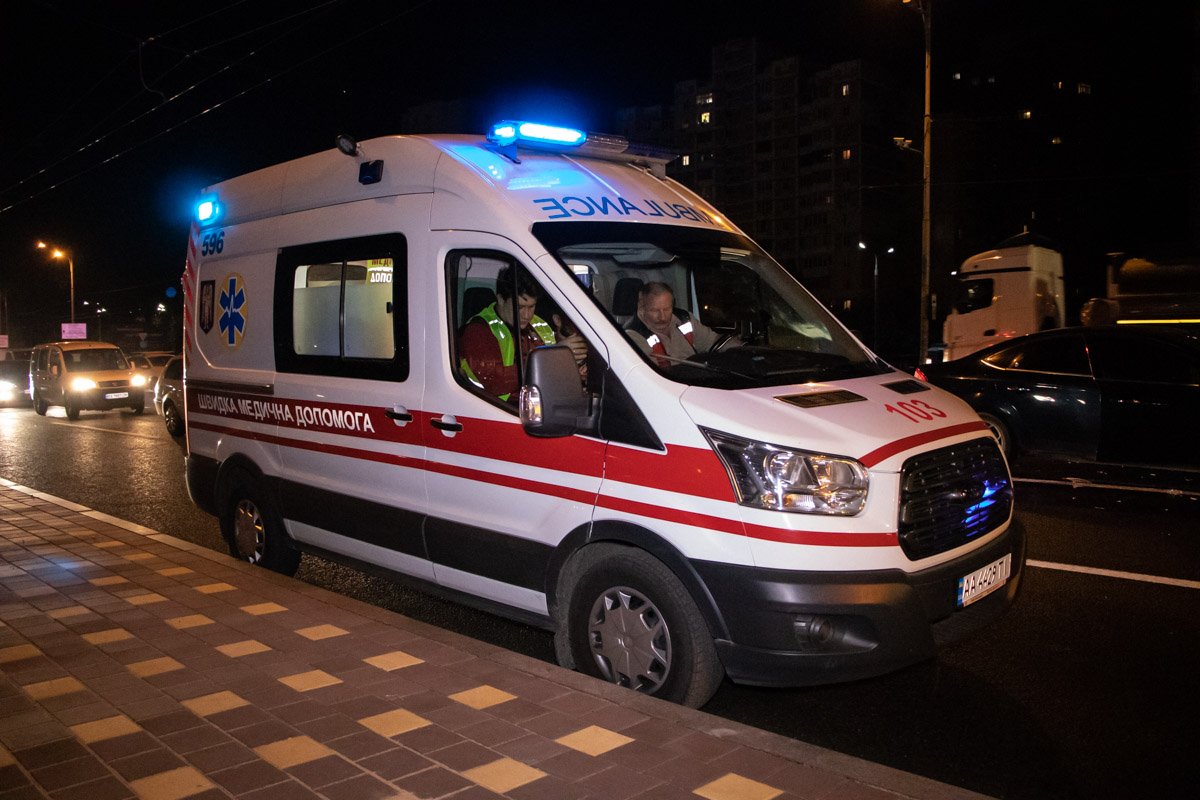 На месте работал экипаж патрульной полиции, медики и следственно-оперативная группа