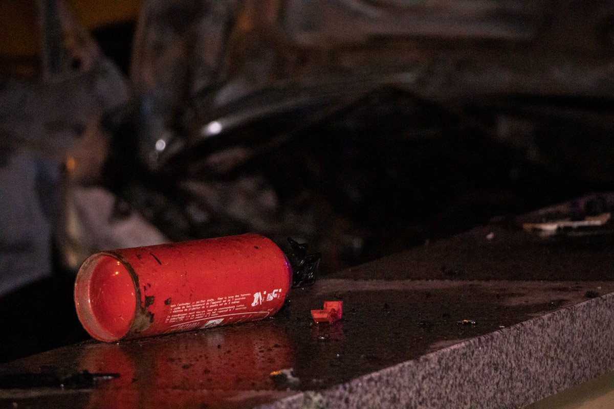 Очевидцы пытались самостоятельно потушить возгорание Очевидцы пытались самостоятельно потушить возгорание