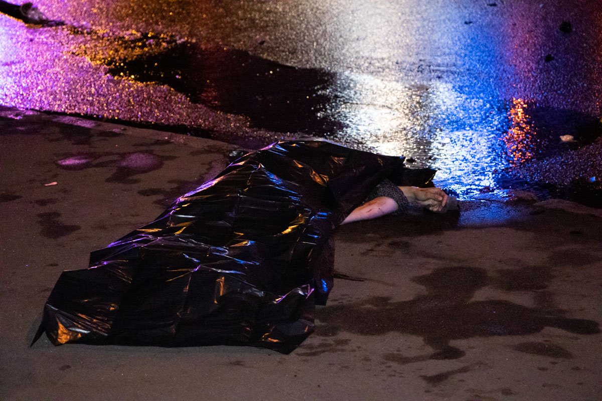 Когда очевидцы достали девушку-водителя, то она уже была мертва Когда очевидцы достали девушку-водителя, то она уже была мертва