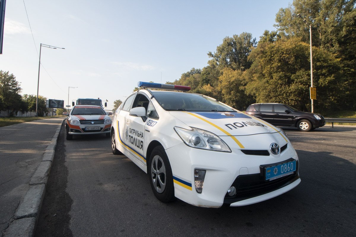 На месте работает экипаж патрульной полиции, образовалась небольшая тянучка