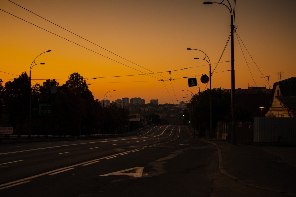 В выходной понедельник небо над городом было необычайно красивое