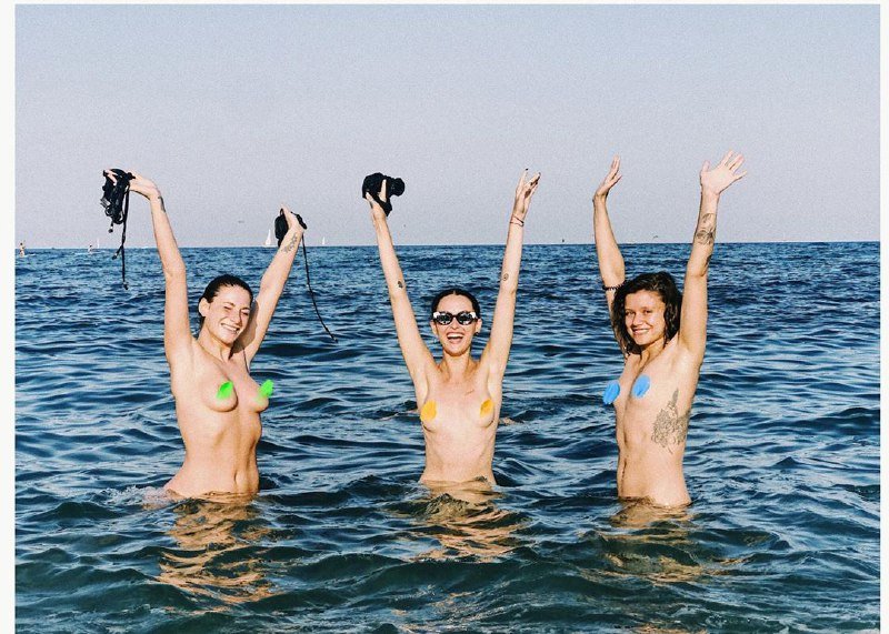 Alina Pash нагишом купалась в Барселоне