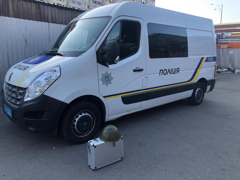 В Киеве неизвестный с обрезом ограбил ювелирный магазин В Киеве неизвестный с обрезом ограбил ювелирный магазин