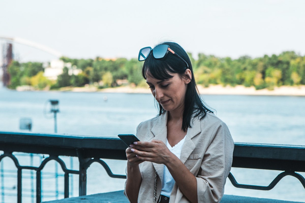 А потом, естественно, ищут эти снимки на Информаторе А потом, естественно, ищут эти снимки на Информаторе