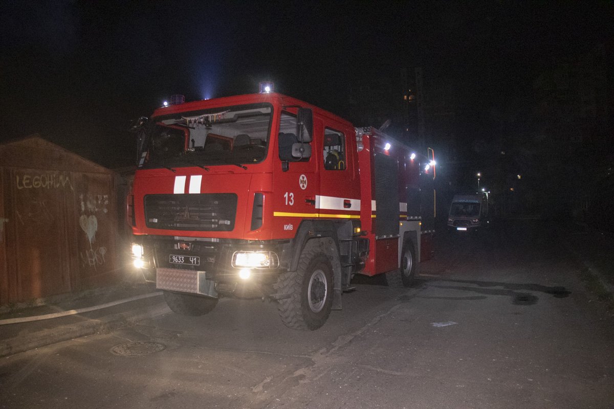 На месте работали две единицы техники спасателей, а также дежурили медики и полиция