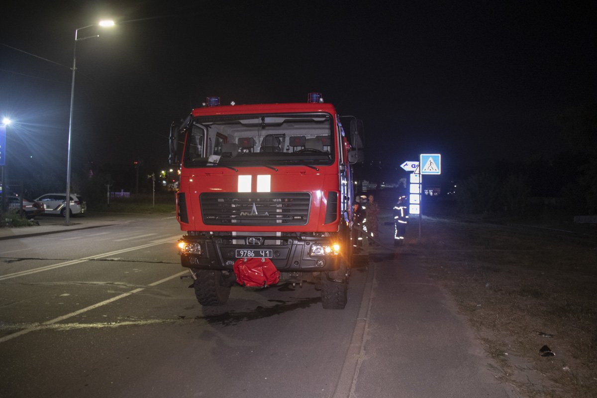 На месте работали две единицы основной техники и около 10 человек личного состава спасателей На месте работали две единицы основной техники и около 10 человек личного состава спасателей