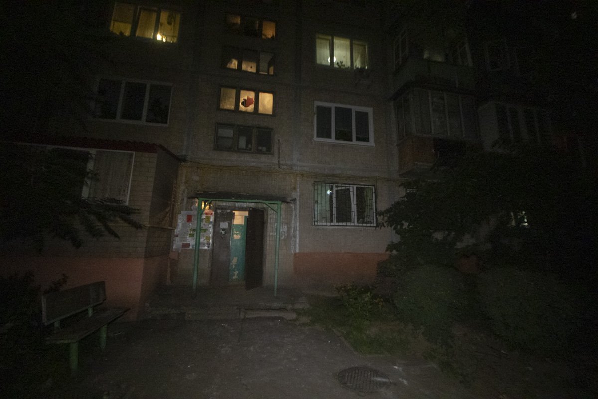 В Днепровском районе Киева по адресу проспект Алишера Навои, 59 местный житель устроил погром