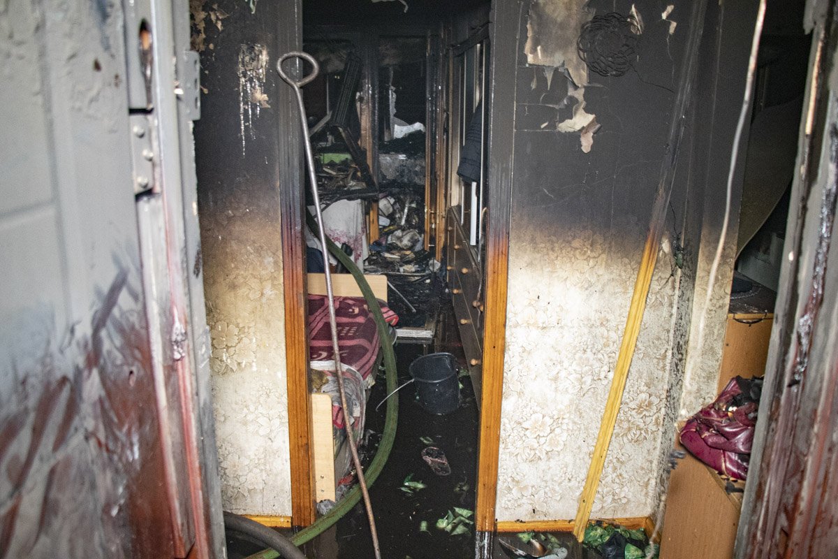 На тушение огня у пожарных ушло больше часа На тушение огня у пожарных ушло больше часа