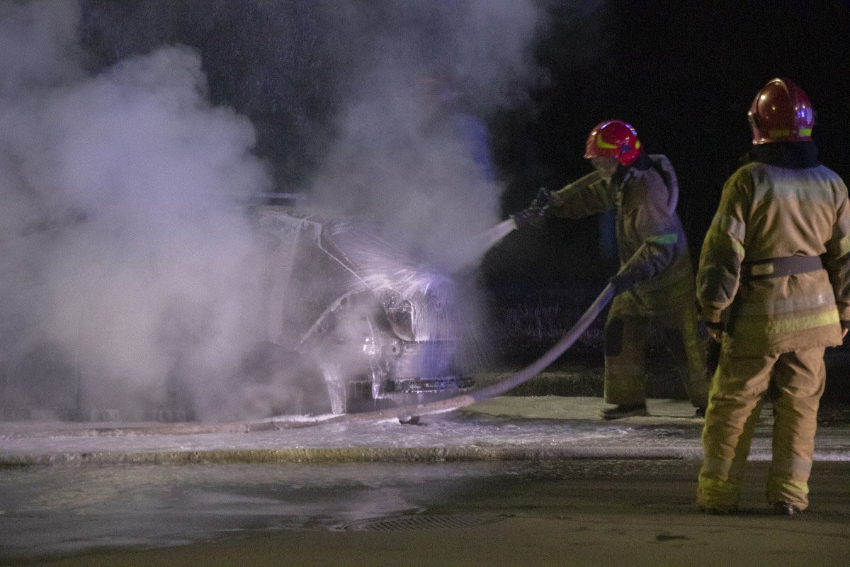 Чтобы ликвидировать возгорание, на месте работали спасатели
