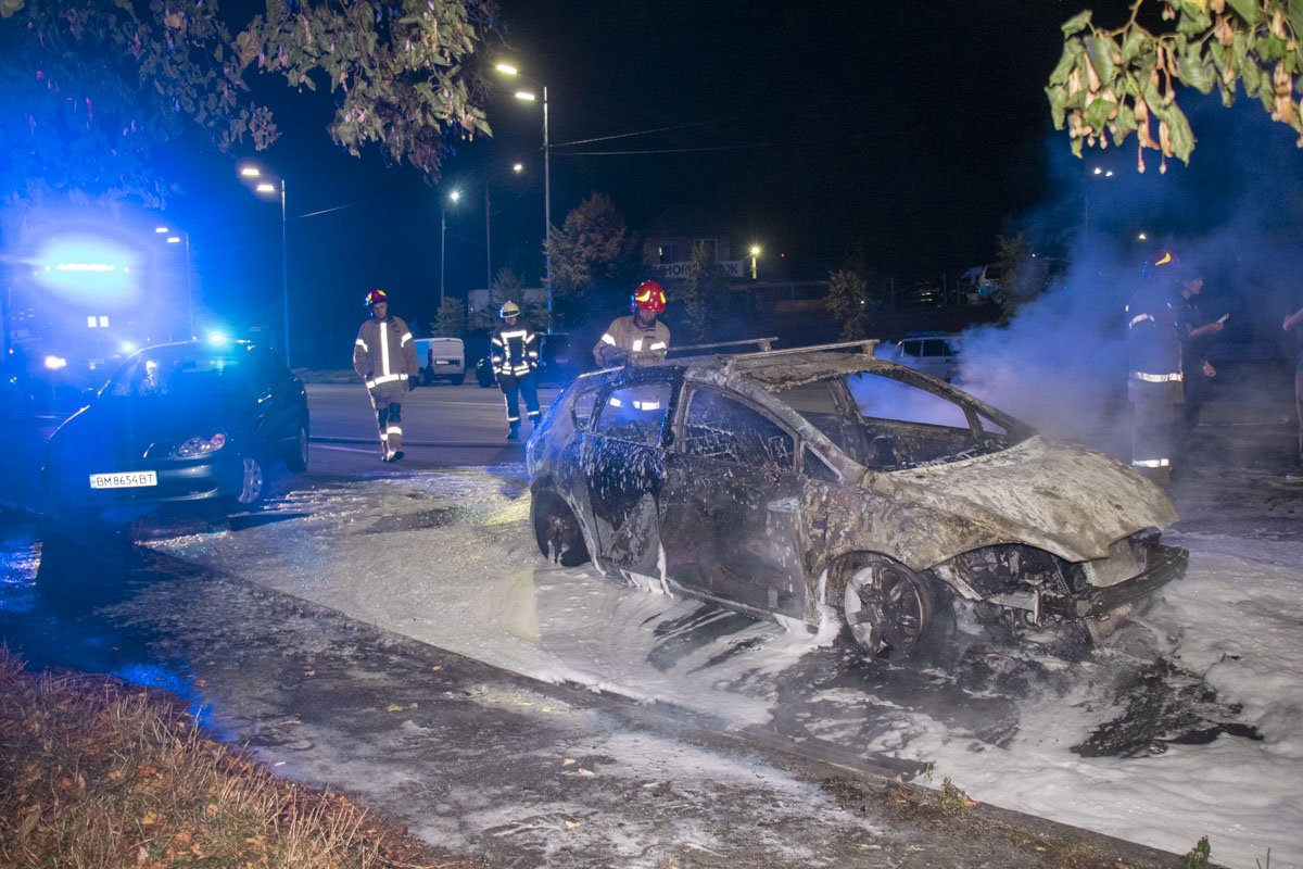 На месте работали пожарные и патрульная полиция