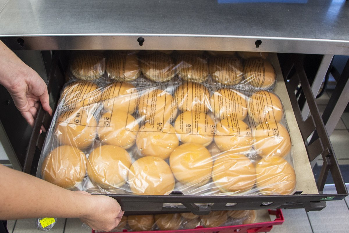 Булочки делают в Днепре и развозят по Украине в таких фасовках 