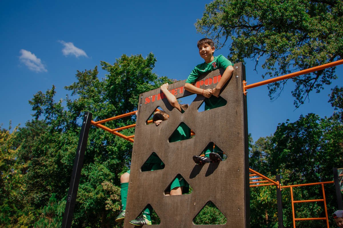 Так, на воркаут-площадке заменили покрытие, а рядом появилась еще и детская площадка Так, на воркаут-площадке заменили покрытие, а рядом появилась еще и детская площадка