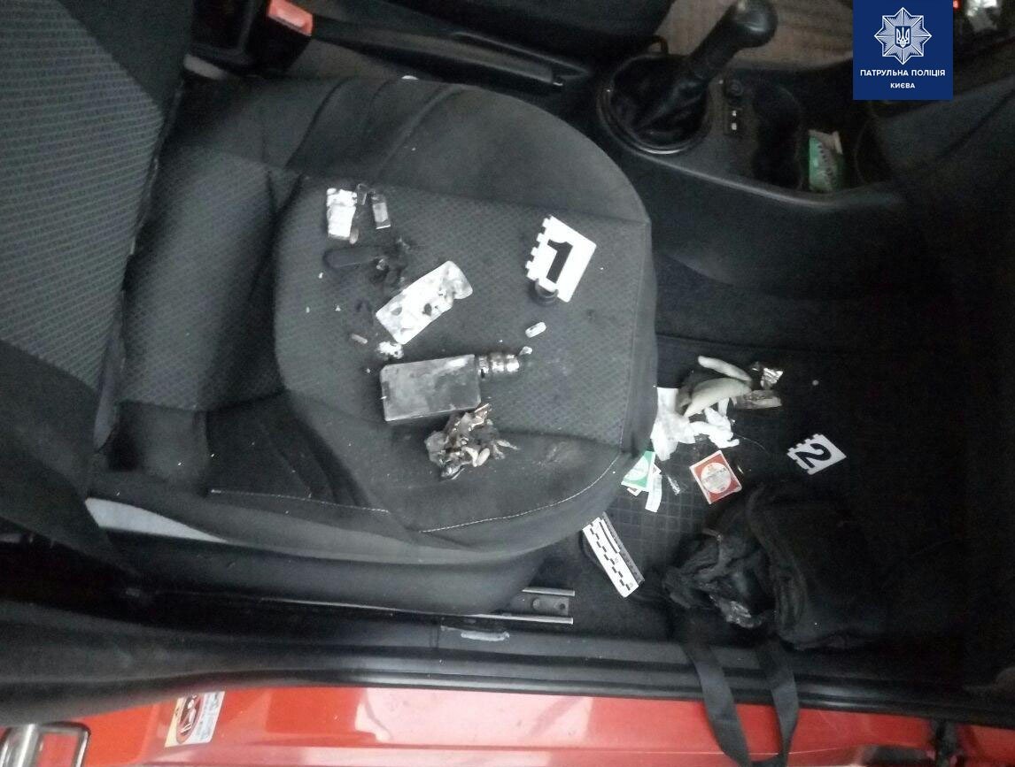 У пассажира автомобиля Skoda во время движения в сумке взорвалась электронная сигарета