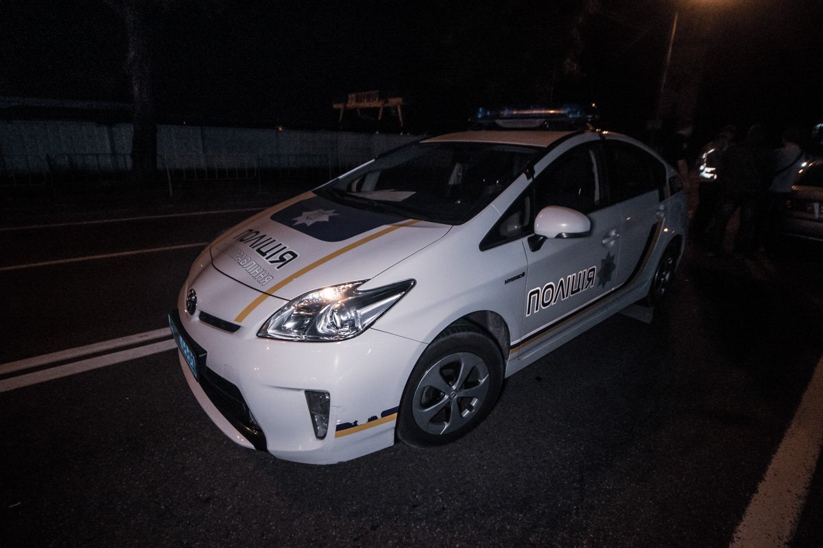 На месте работал экипаж патрульной полиции, скорая и следственно-оперативная группа