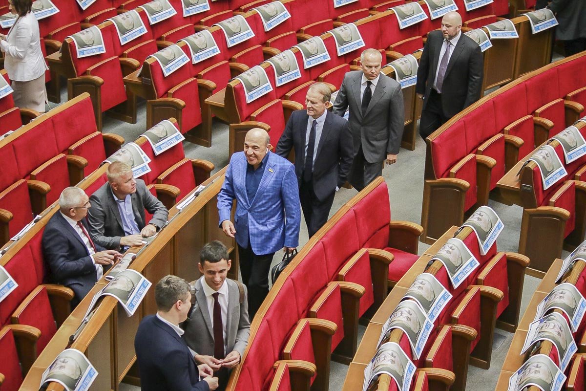 Рабинович, Медведчук и Шуфрич пришли в зал заседаний втроем