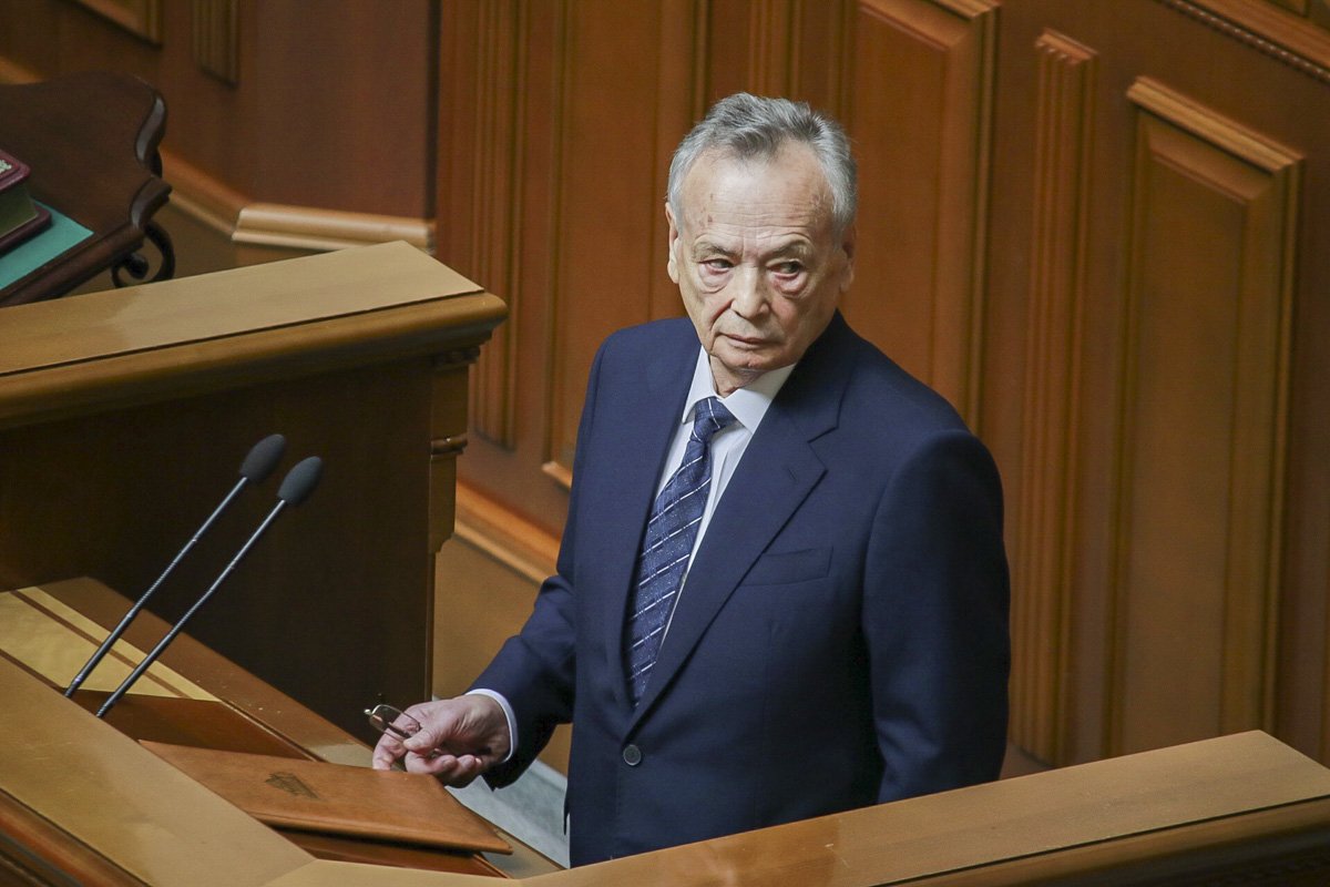 Юлий Иоффе готовится зачитывать присягу