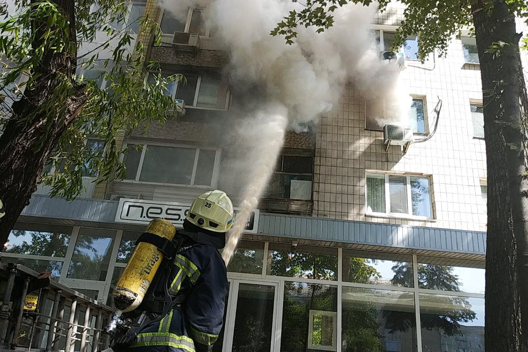 Люди успели вовремя покинуть горящее помещение и вызвать службу "101" 