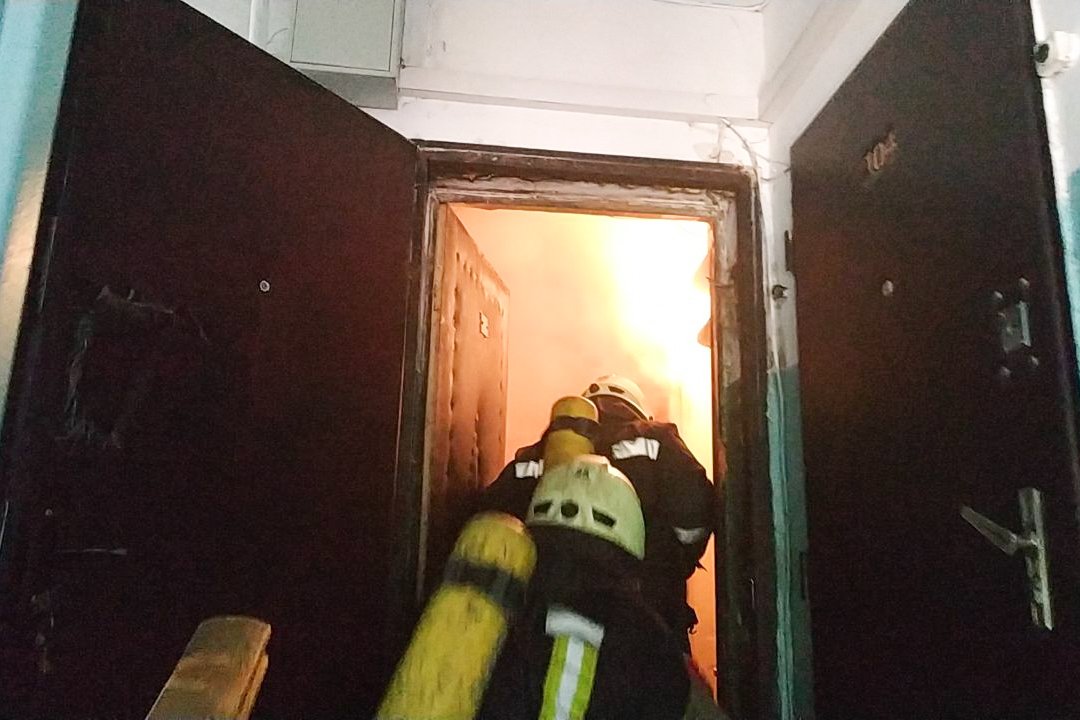 Огонь сильно повредил помещение, однако, к счастью, обошлось без жертв 