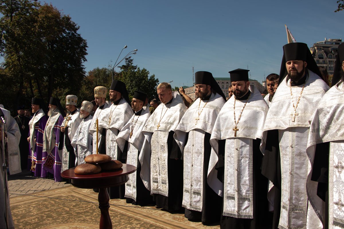 Все началось с всеукраинской панихиды по погибшим героям в Илловайськой битве