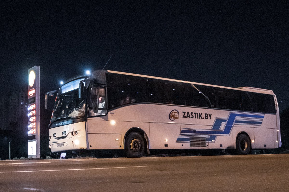 Тело откинуло на встречный пассажирский автобус