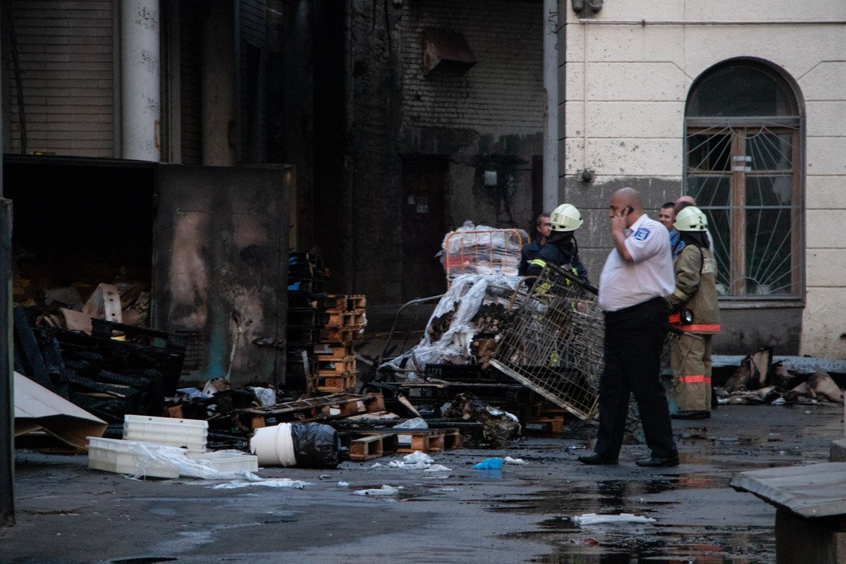 Горел мусор и поддоны