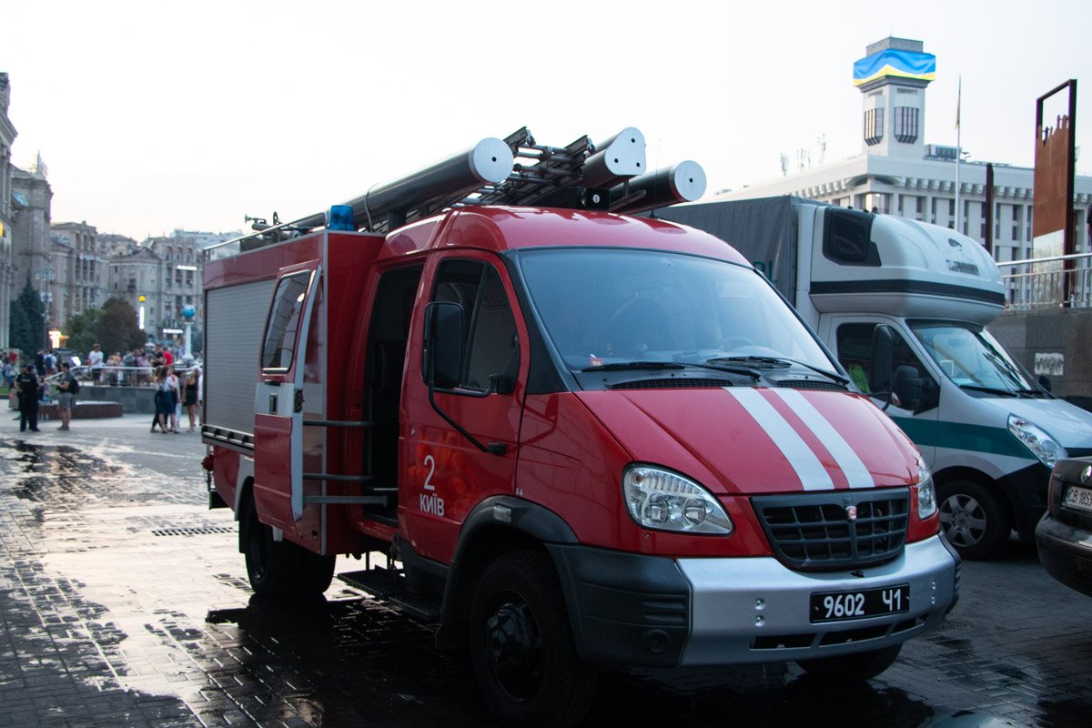 На месте работал две единицы техники спасателей и около 10 человек личного состава