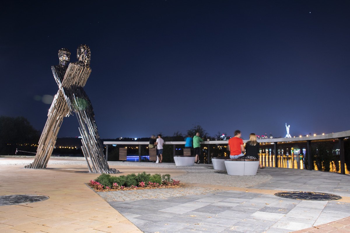 Лучше всего на объект смотреть во время захода солнца