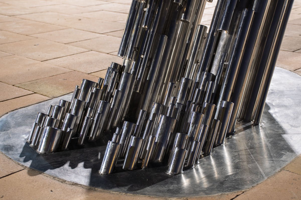 Высота работы составляет 4,5 метра, а ширина — 3,5 метра