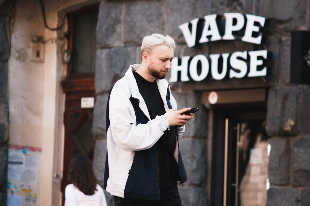 Ну не грусти! Осень еще не пришла в город Ну не грусти! Осень еще не пришла в город