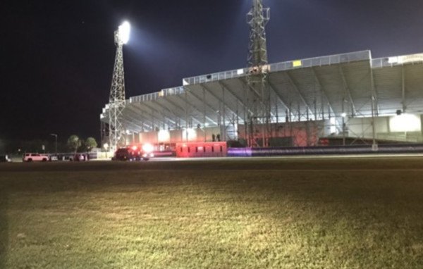 В Алабаме после школьного футбольного матча началась стрельба В Алабаме после школьного футбольного матча началась стрельба