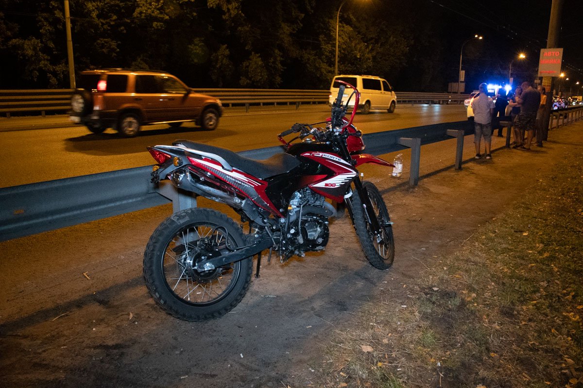 В Голосеевском районе Киева по адресу проспект Академика Глушкова, 139 произошло ДТП с пострадавшими