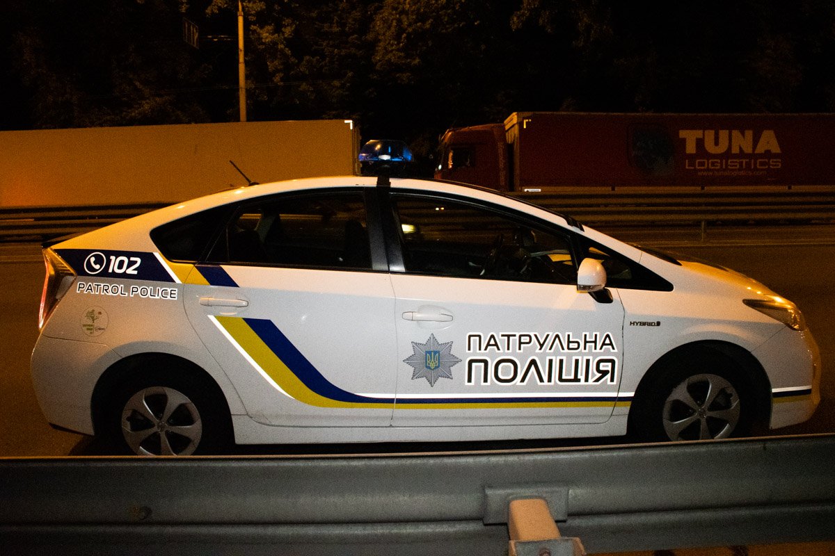 На месте работал экипаж патрульной полиции, медики и следственно-оперативная группа.