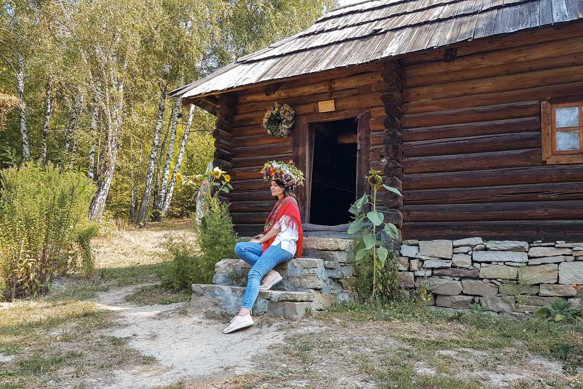 А еще она плетет очаровательные цветочные венки, которые раньше встречались только на картинках А еще она плетет очаровательные цветочные венки, которые раньше встречались только на картинках