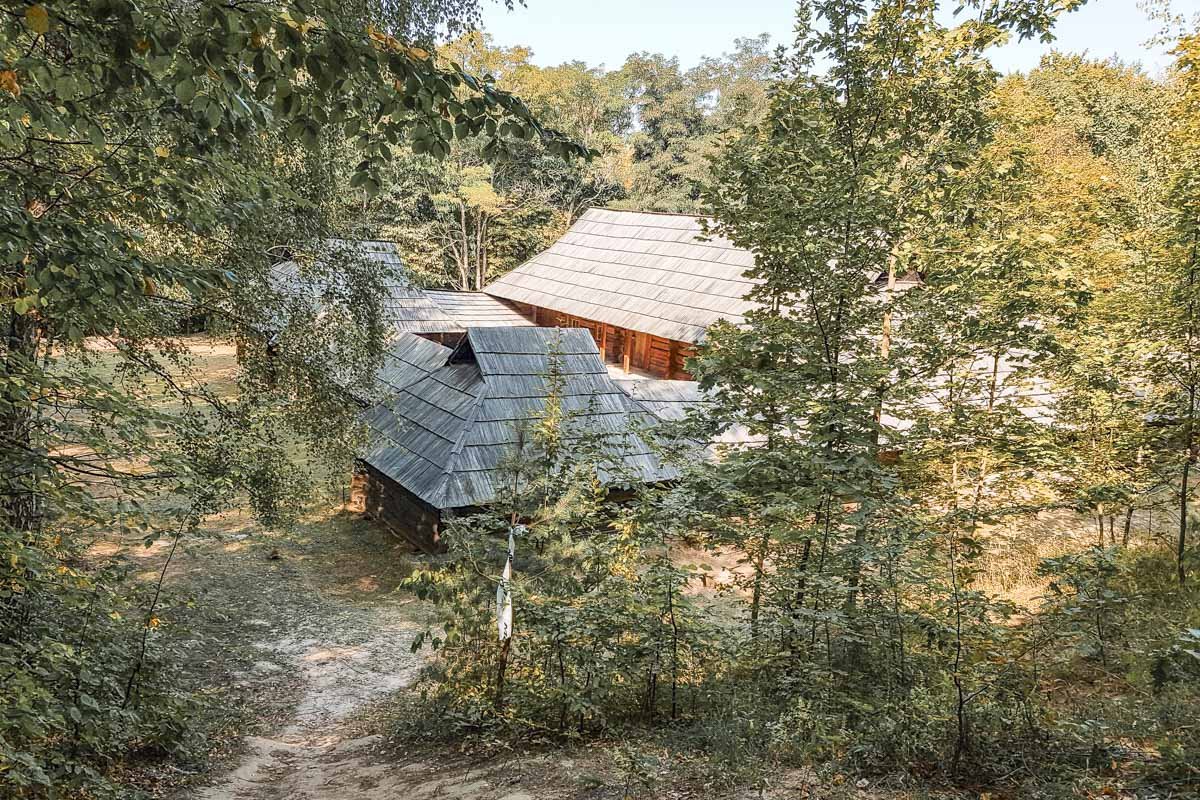 Гуляя по территории на велосипеде, можно найти много того, чего раньше не видел (главное, смотреть по сторонам) Гуляя по территории на велосипеде, можно найти много того, чего раньше не видел (главное, смотреть по сторонам)