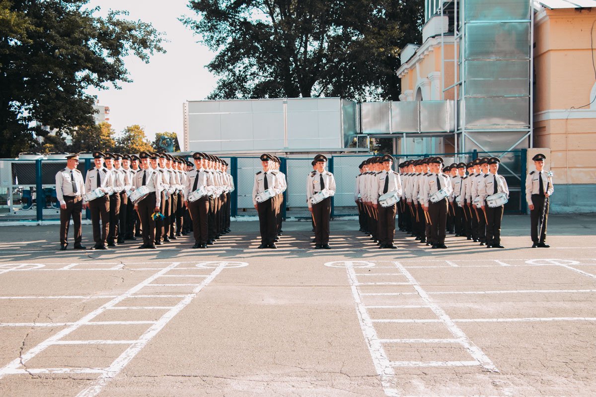 Военный оркестр на плацу военного лицея имени Богуна Военный оркестр на плацу военного лицея имени Богуна