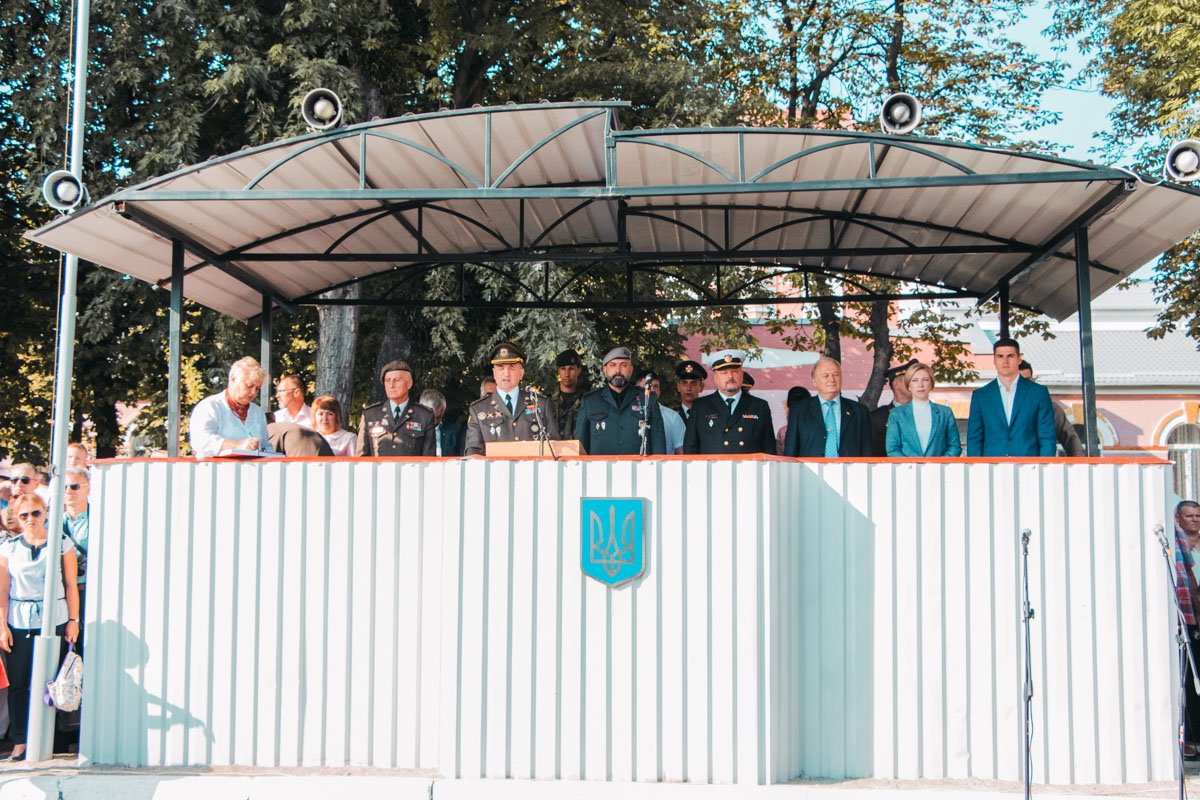 С трибуны курсантам говорили напутственные речи С трибуны курсантам говорили напутственные речи