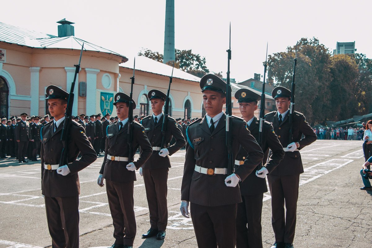 Без жонглирования оружием не обошлось Без жонглирования оружием не обошлось