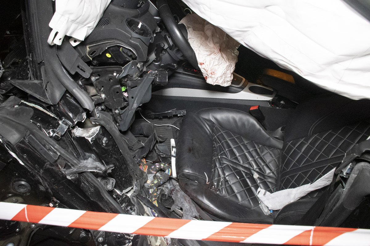 Салон Audi оказался в крови
