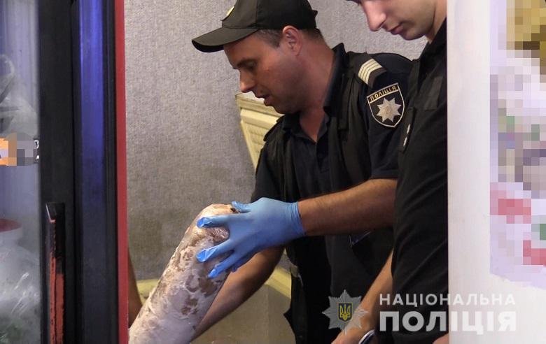 В Киеве разом закрыли пять МАФов, которые продавали шаурму В Киеве разом закрыли пять МАФов, которые продавали шаурму