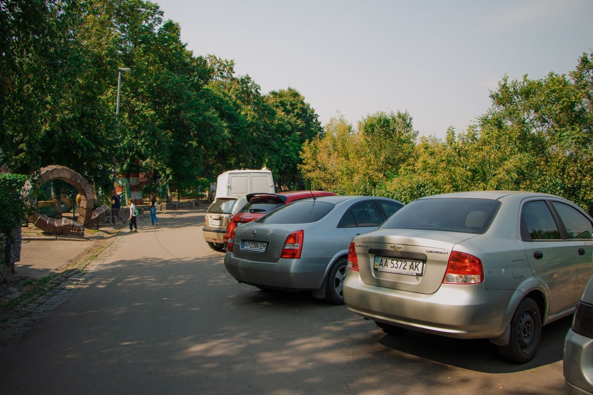 Едва ли не самое главное в грядущей реконструкции - борьба с засильем автомобилей