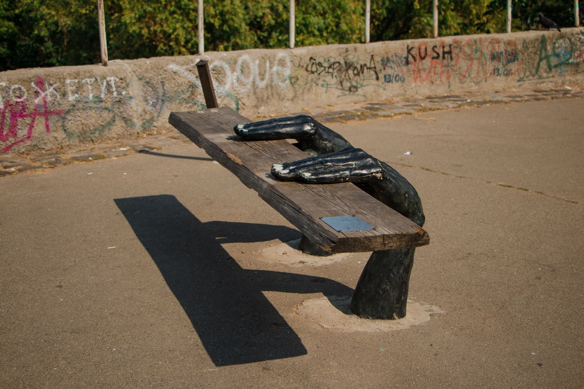 Решить ее планируют при помощи установки боллардов