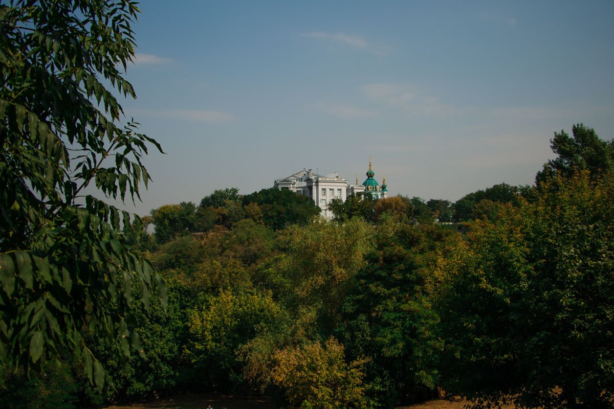 Ждем, надеемся и верим. Ведь пейзажи на аллее и правда прекрасные