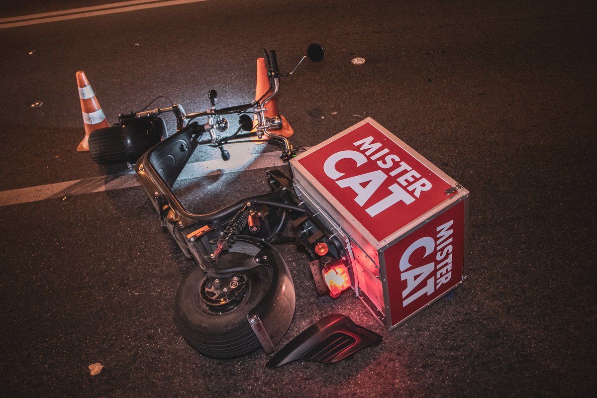  В результате столкновения курьера госпитализировали с подозрением на перелом ключицы