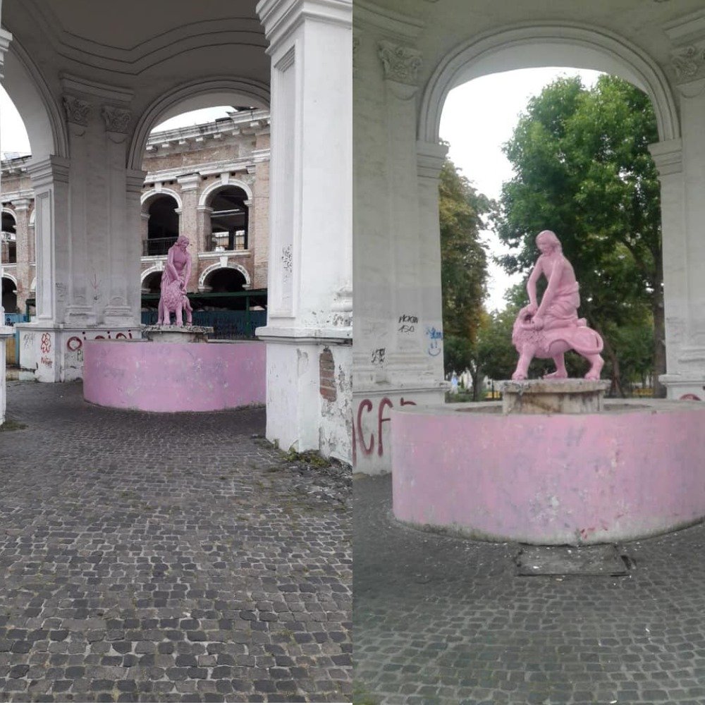 Коммунальщики просят не обвинять их в таком "творчестве", это акт вандализма, за который виновные будут наказаны 