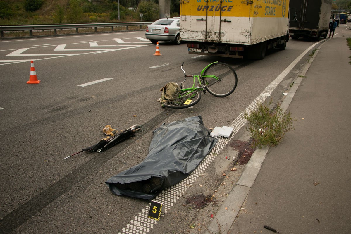 В Киеве по адресу улица Академика Заболотного, 37 произошло смертельное ДТП