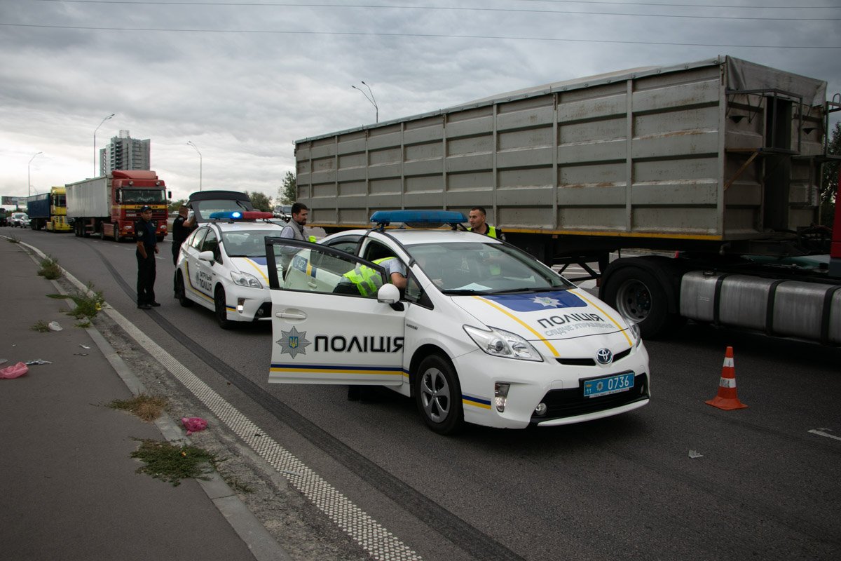 На месте работали экипажи патрульной полиции, медики и следственно-оперативная группа