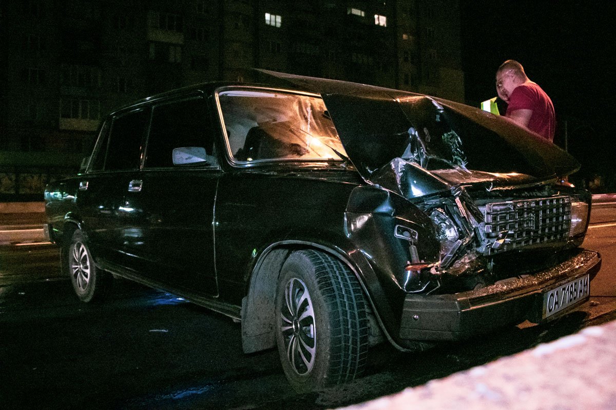 Сначала «Жигули» врезались в автобус