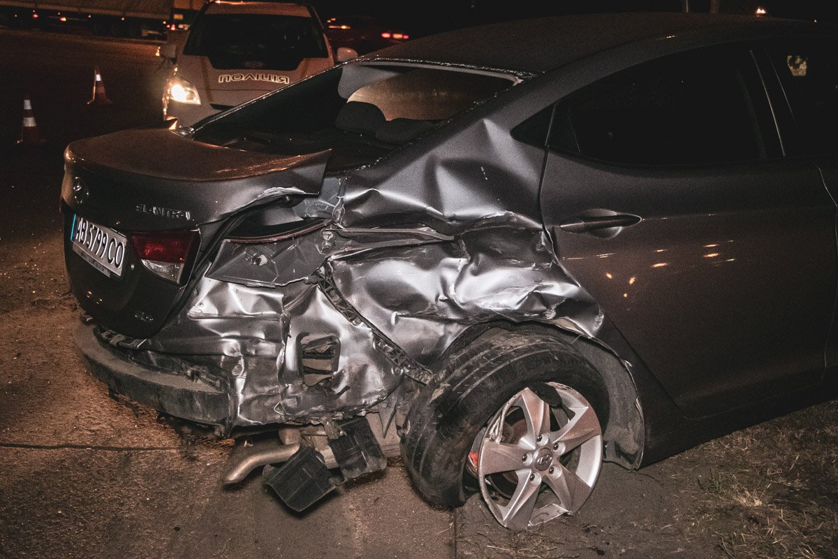 Volkswagen Multivan влетел в Hyundai Elantra